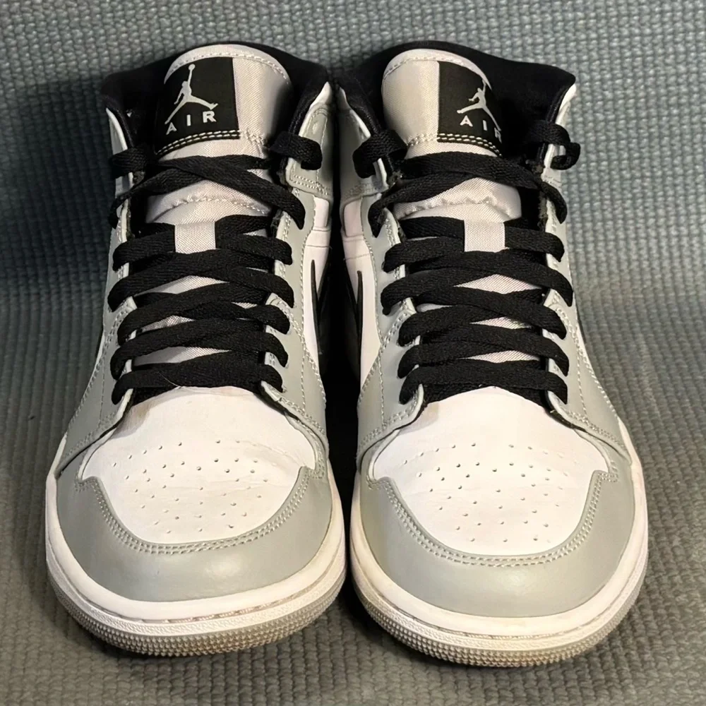 Nike Air Jordan 1 Mid ‘Light Smoke Grey’ Sneakers 554724-092 Men’s Size 7.5 - Picture 3 of 9